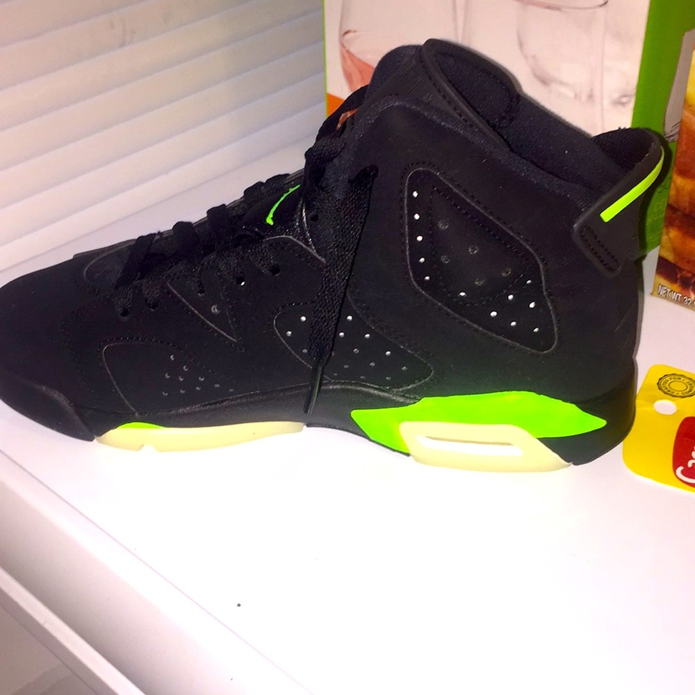 Jordan 6 size 6.5 for 200